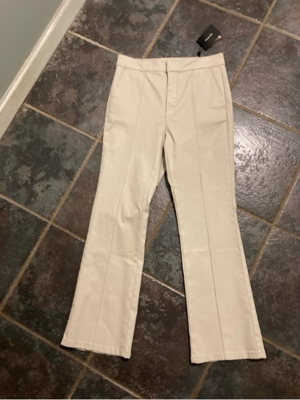 Massimo Dutti Ivory Leather Bootcut Pants.
Women’s Size 4